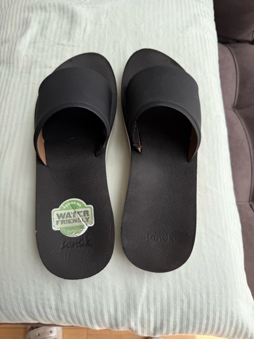 SANUK  10.5 Black Slide Sandals - Water Friendly